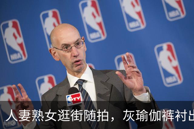 人妻熟女逛街随拍，灰瑜伽裤衬出饱满丰腴曲线，高腰灰色七分瑜伽裤紧紧贴合身形，将熟女圆润饱满的曲线勾勒出来